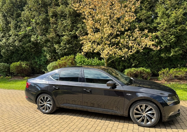 Skoda Superb cena 95000 przebieg: 180600, rok produkcji 2018 z Zamość małe 79